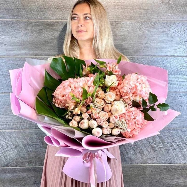 Дизайнерский букет Valencia в Адлере