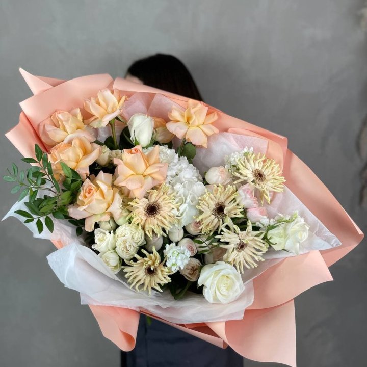 Авторский букет Peaches в Адлере