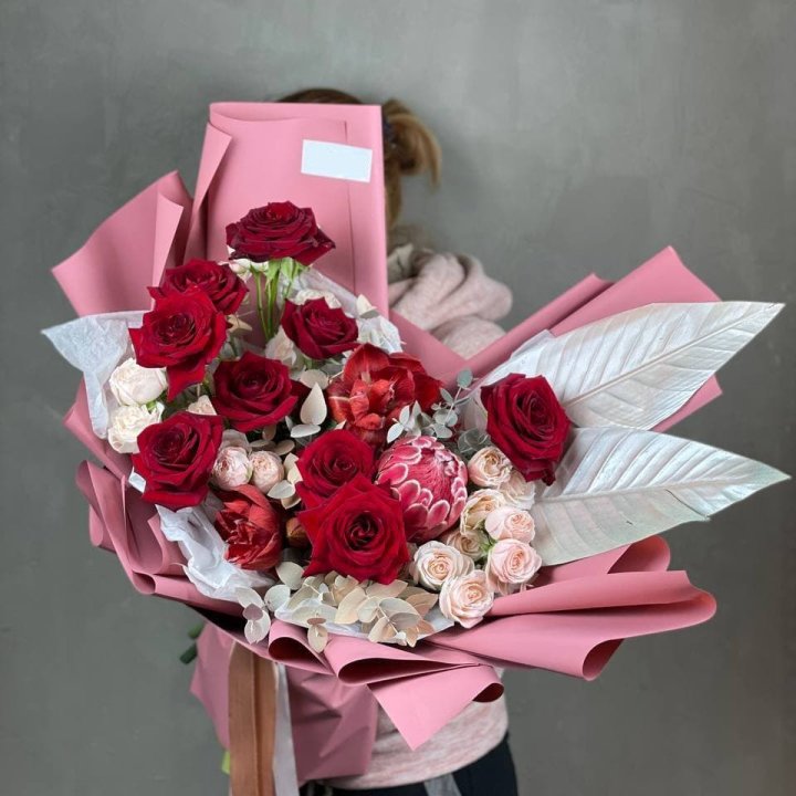 Дизайнерский букет Red Velvet в Адлере