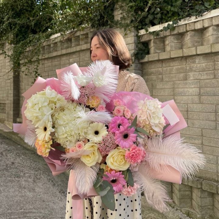 Дизайнерский букет "Валенсия" в Адлере