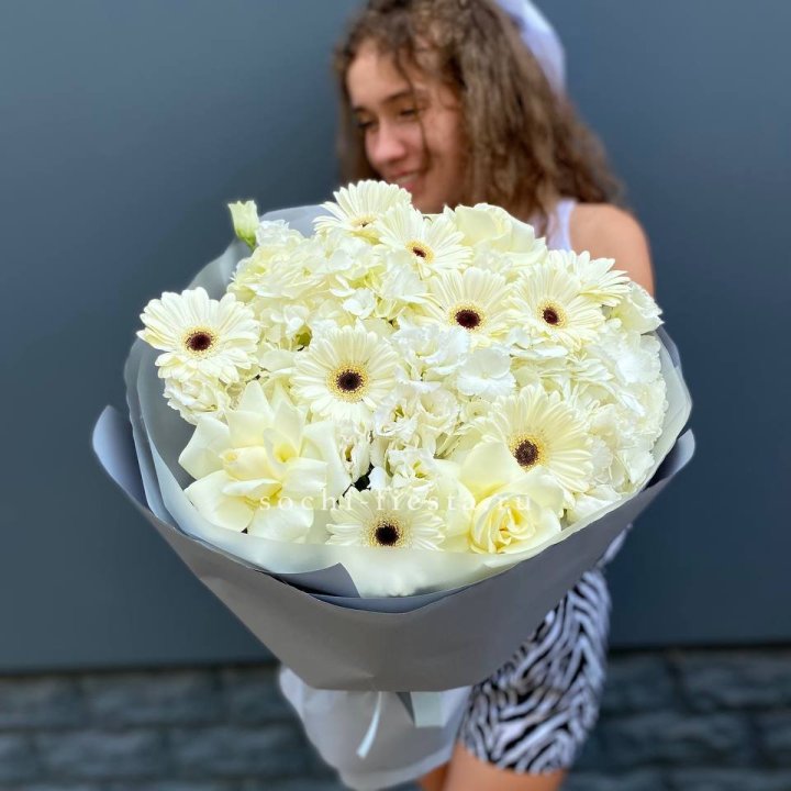  Букет " White Luxury" в Адлере