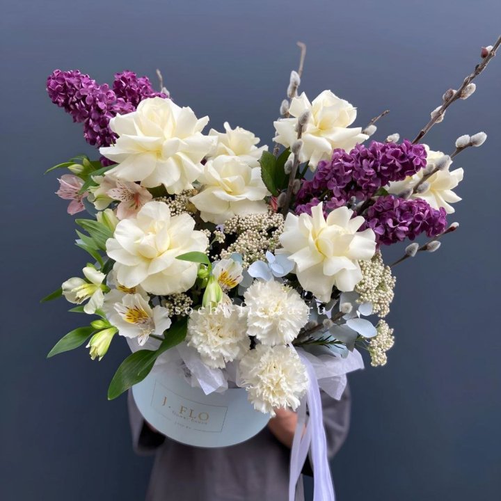 Цветочный бокс Французских роз и Сирени в Адлере