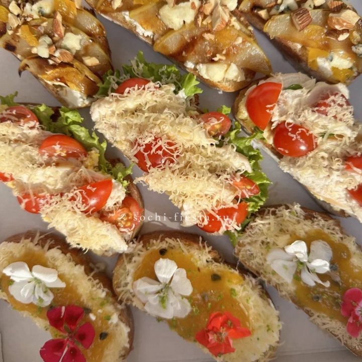 Брускетта «3 вкуса» в Адлере