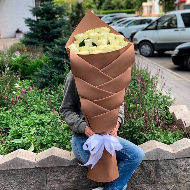 Голландские розы белые "Рыбка" в Адлере