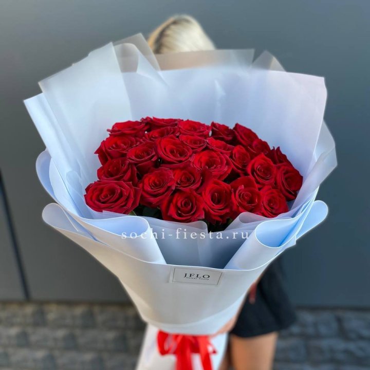 25 высоких роз  в Адлере