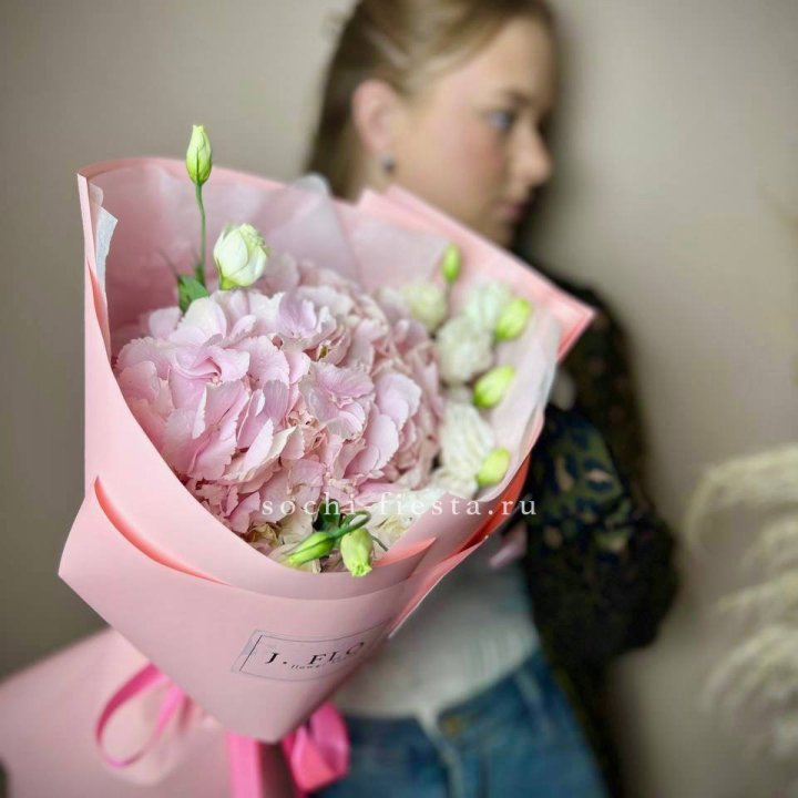 Букет с гортензией №2 в Адлере