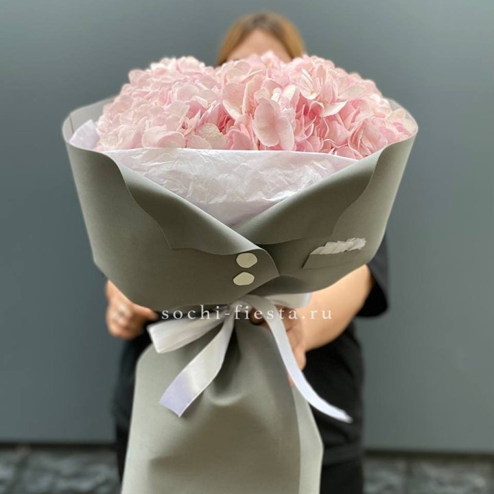  Букет  пиджачок из 5 гортензий в Адлере