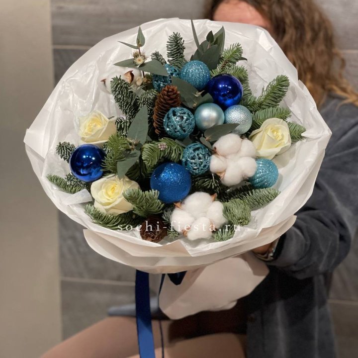 Новогодний букет "Синий иней" в Адлере