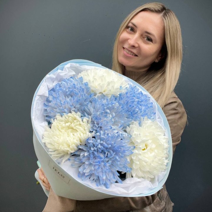 Букет из 7 хризантем  в Адлере