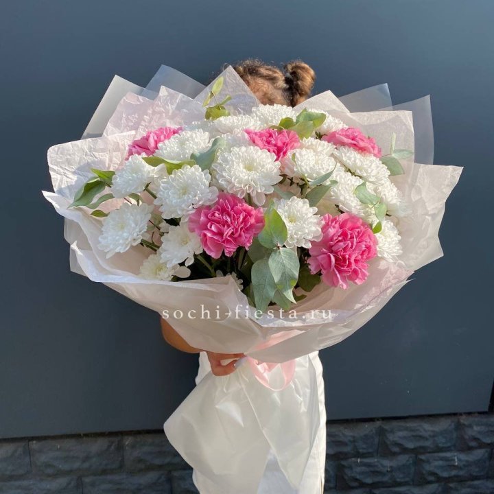  Букет  хризантем и диантусов "Воздушный" в Адлере