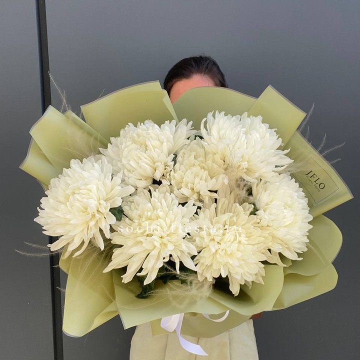 Букет одноголовых хризантем  в Адлере