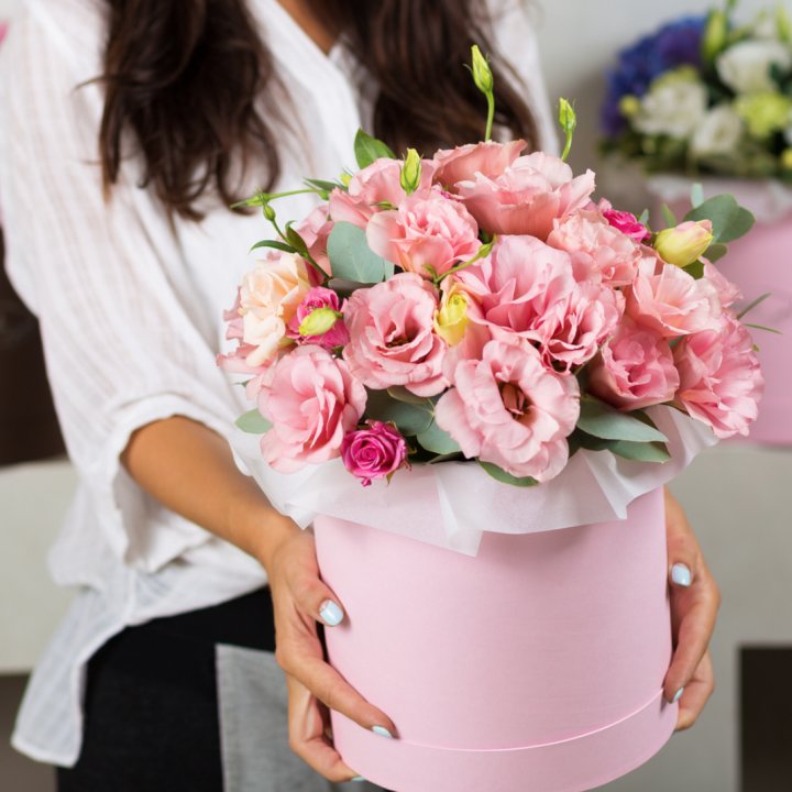 Эустома в шляпной коробке в Адлере