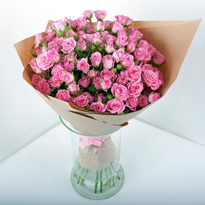 15 кустовых роз в Адлере