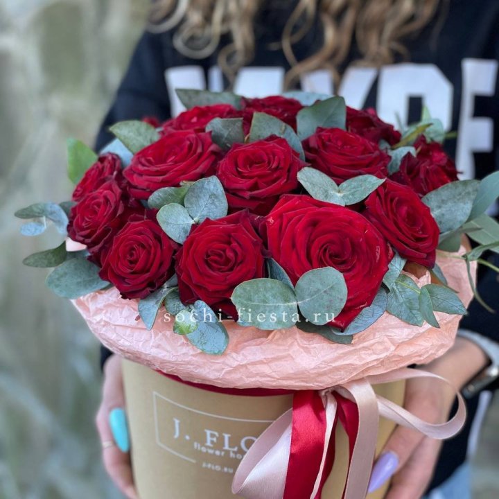21 Красная роза в боксе №1 в Адлере