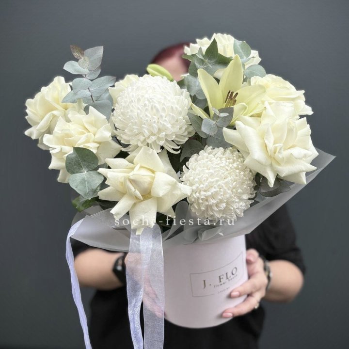 Цветы в шляпной коробке  в Адлере