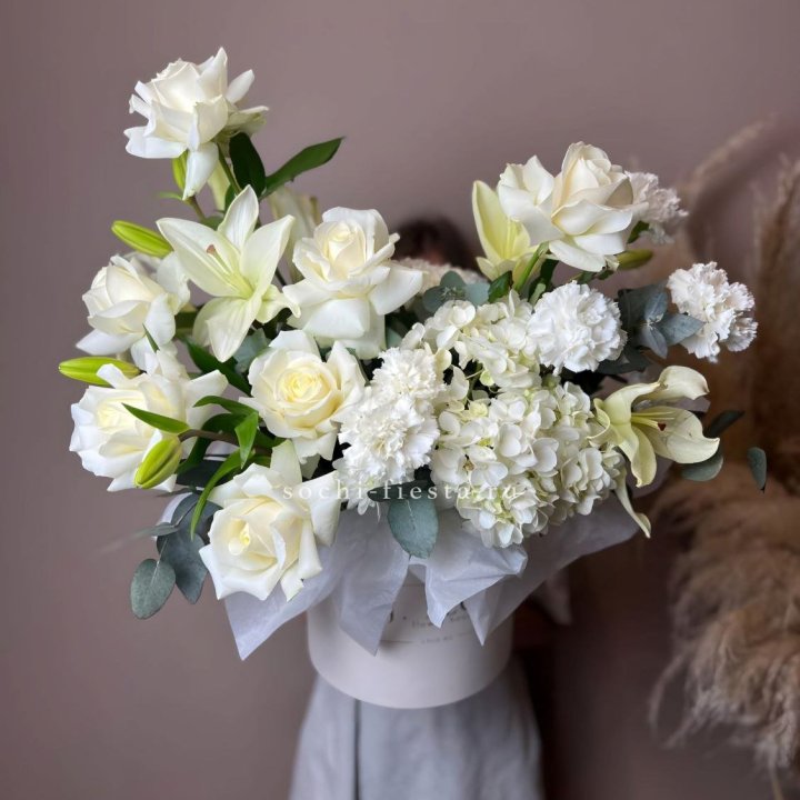 Цветочный бокс "White dreams" в Адлере