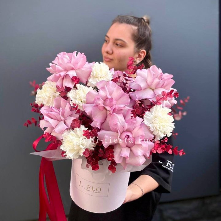 Бокс с французскими розами "Вела вита" в Адлере