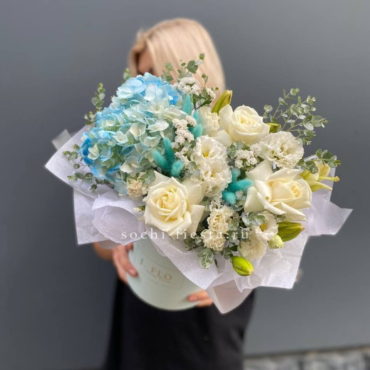 Цилиндр в голубых оттенках №1 в Адлере