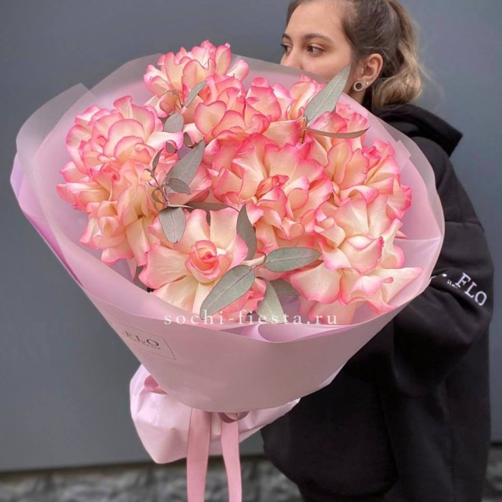 9 французских роз Джумилия в Адлере