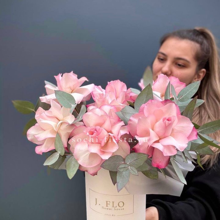 7 Французских роз в боксе в Адлере