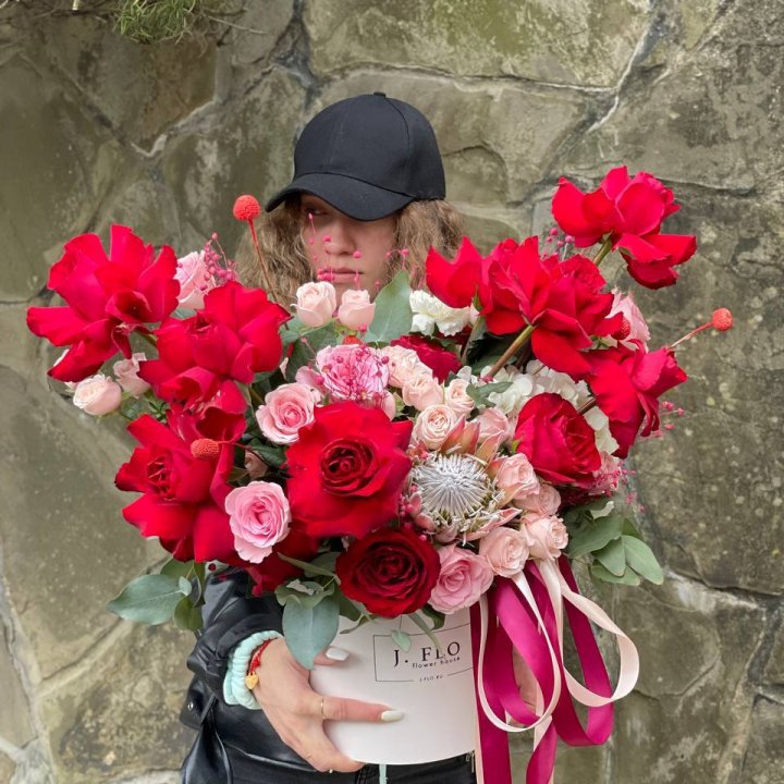 Яркий бокс "Для неё" в Адлере