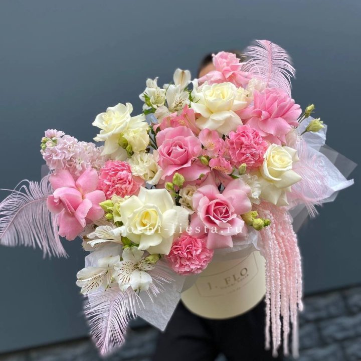 Дизайнерский бокс "Lovely" в Адлере