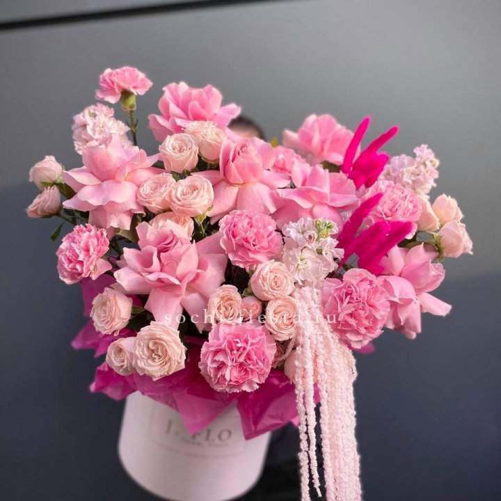 Цветочная коробка "Stella" с доставкой в Адлере