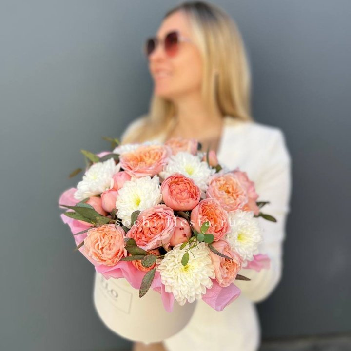 Нежная коробка с цветами в Адлере