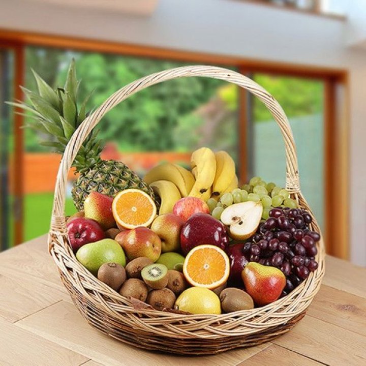 Фруктовая корзина №1 с доставкой в Адлере