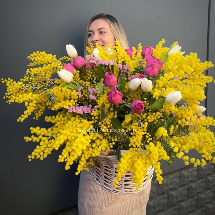 Цветочная корзина с мимозой "Spring" в Адлере