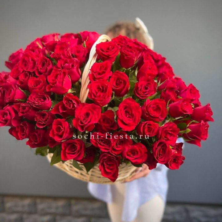 121 красная роза в корзине   в Адлере