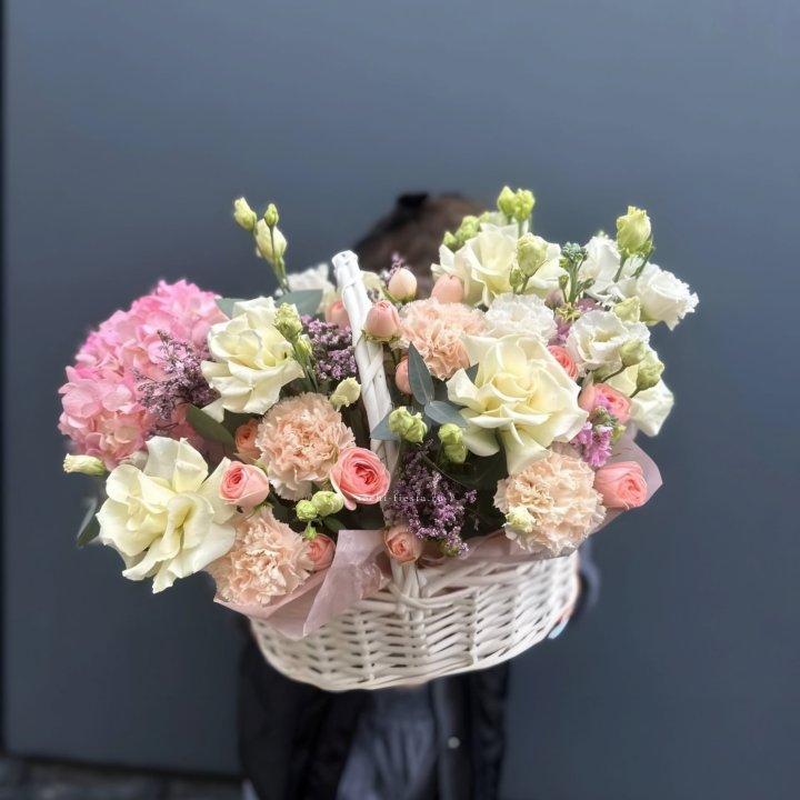 Цветочная корзина "Софтнес" в Адлере
