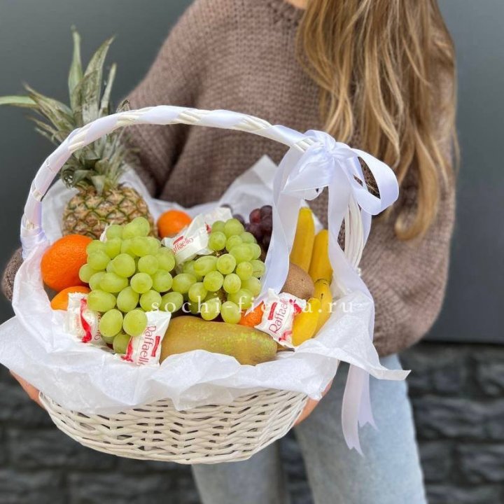 Фруктовая корзина №4 с доставкой в Адлере