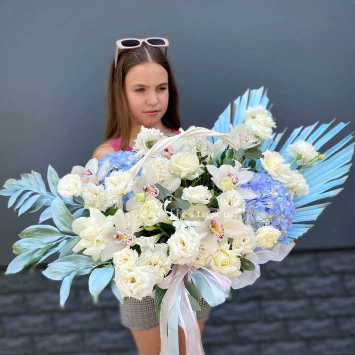 Цветочная корзина Blue Wings в Адлере