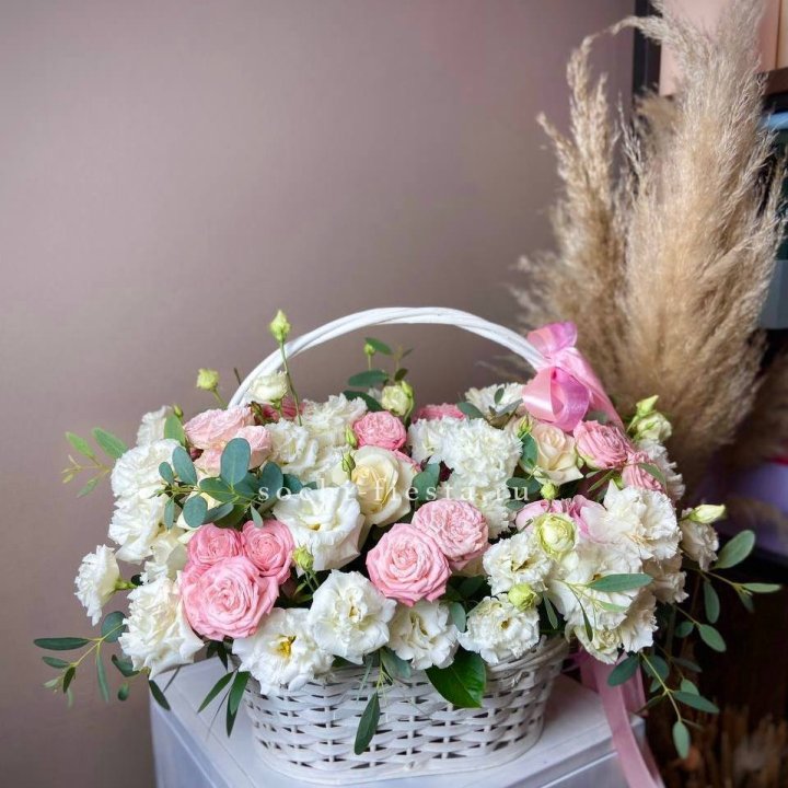 Цветочная корзина "Pinky-White" в Адлере