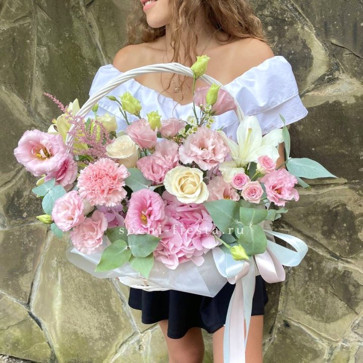 Авторская корзина "Миа" в Адлере