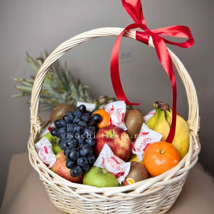 Фруктовая корзина №3 с доставкой в Адлере