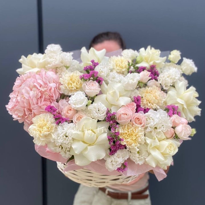 Корзина " Воздушная нежность" в Адлере