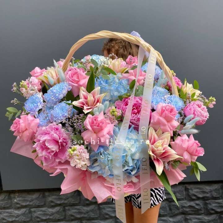 Яркая корзина "Летнее настроение" в Адлере