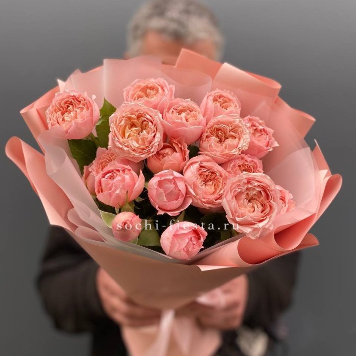 Букет комплимент из кустовых роз Джульетта в Адлере