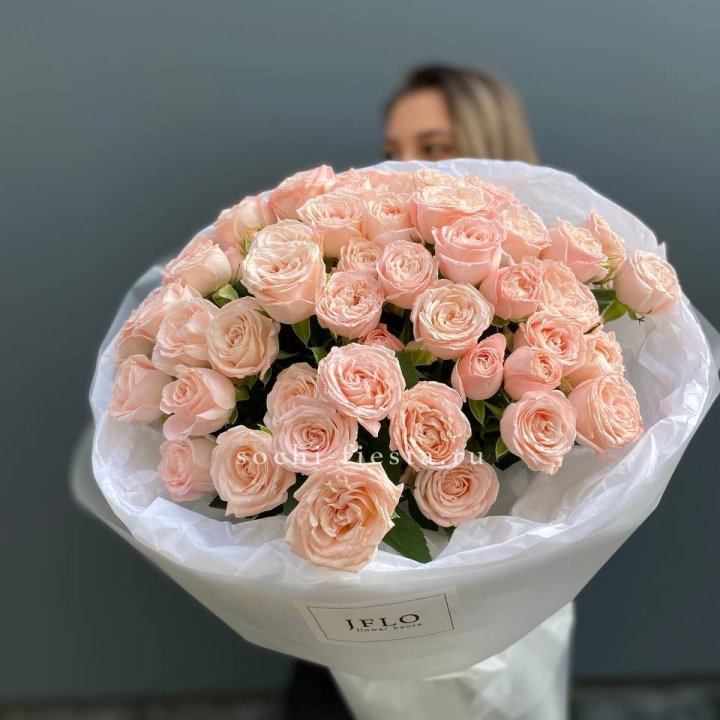 Букет кустовых роз Бомбастик в Адлере