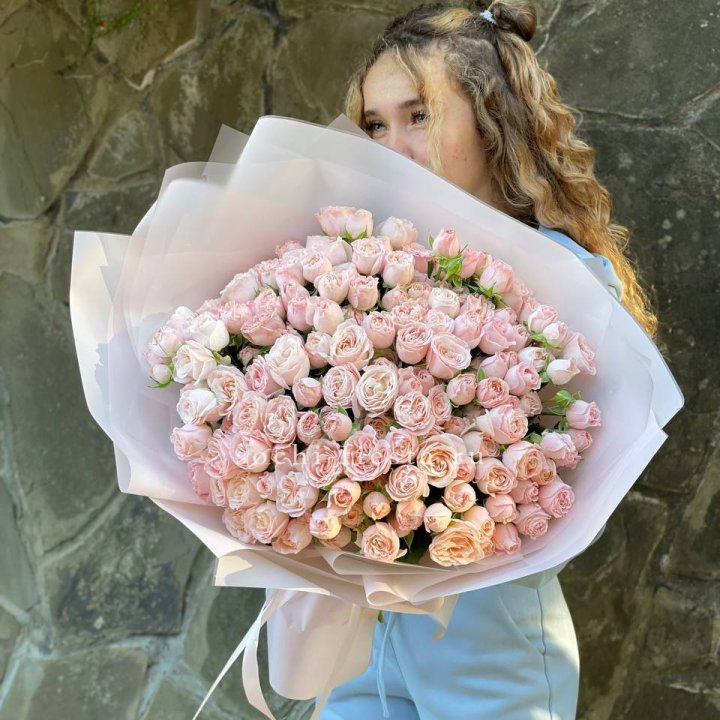 45 роза бомбастик Creams в Адлере