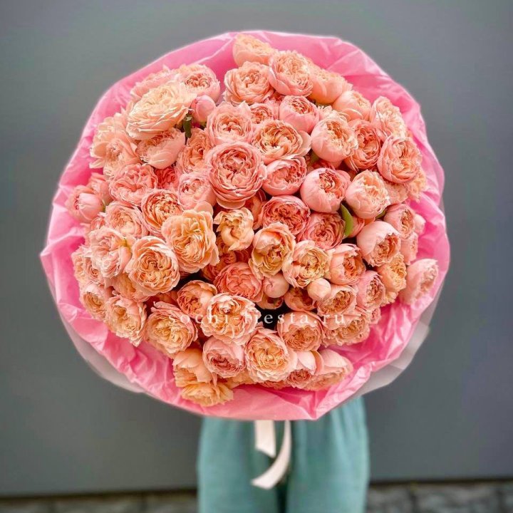 Букет кустовых пионовидных роз Джульетта "Принцесса" в Адлере