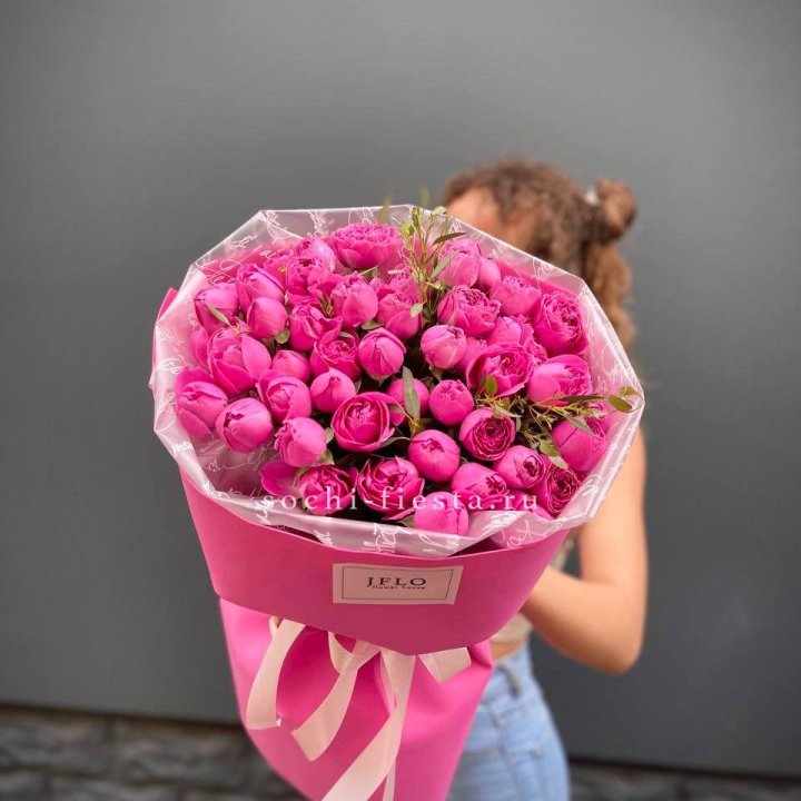 Кустовые розы букет Pink Мисти Баблс с доставкой в Адлере