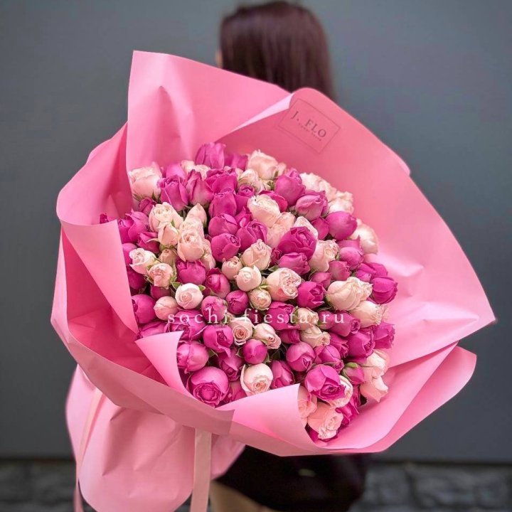 51 кустовая роза Misty Bomb в Адлере