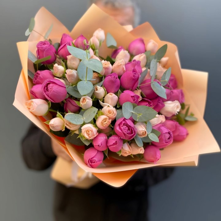 Букет кустовых роз Тендернес в Адлере