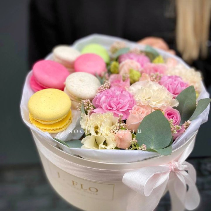 Бокс с макаронс Tenderness  с доставкой в Адлере