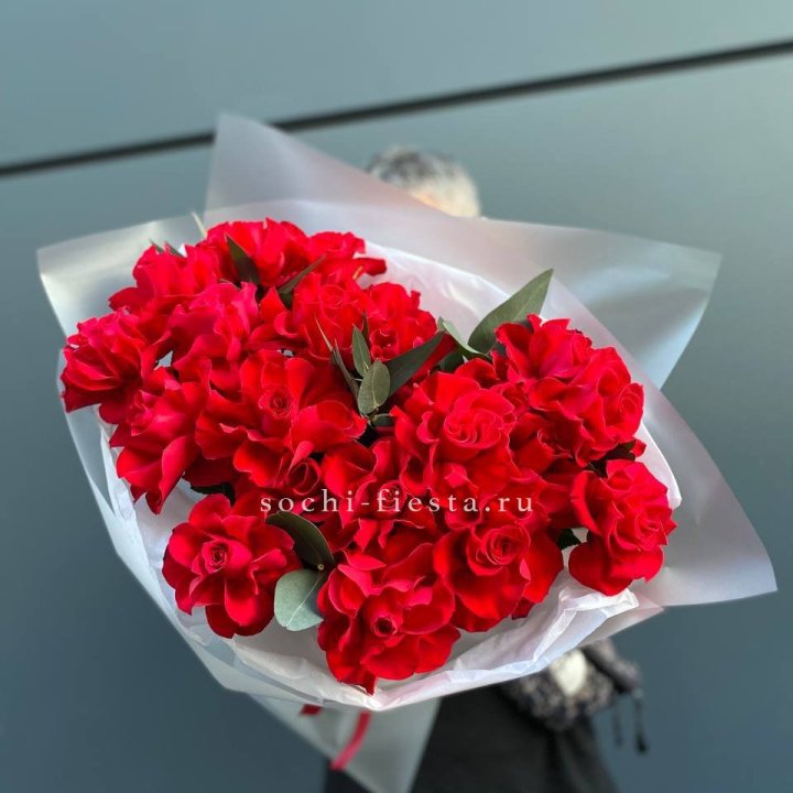 21 Красная французская роза в Адлере