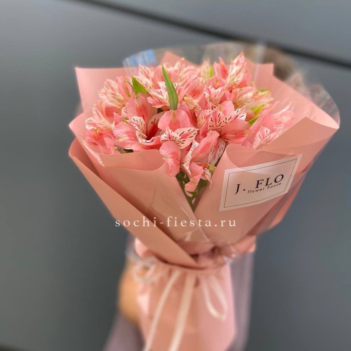 Букет альстромерий розовых в Адлере