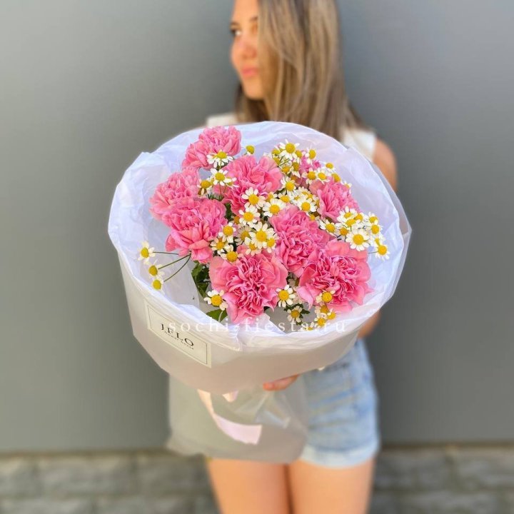 Дуобукет диантусов и ромашек в Адлере